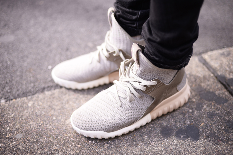 adidas スニーカー