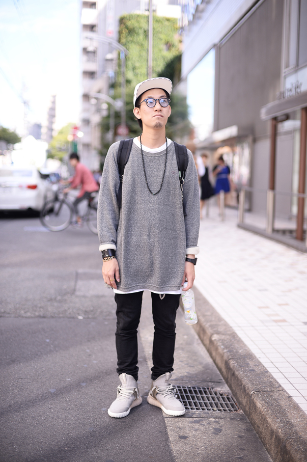 adidas スニーカー