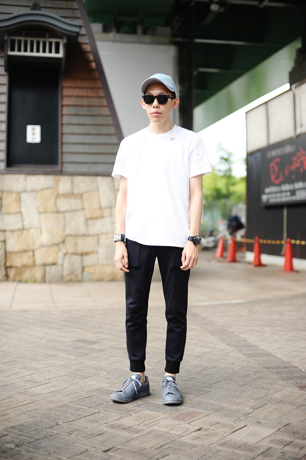 adidas スニーカー